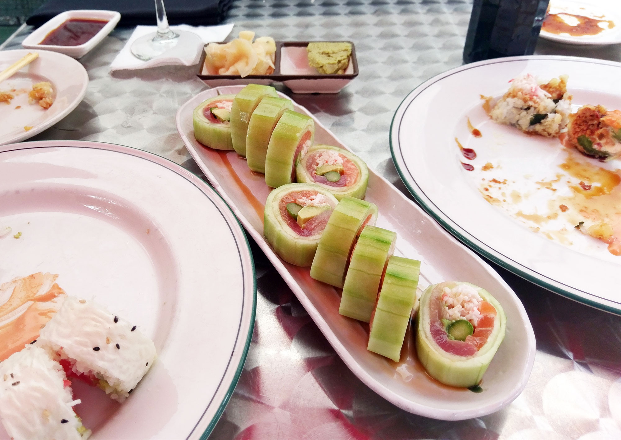"All you can eat" sushi brunch at Gui