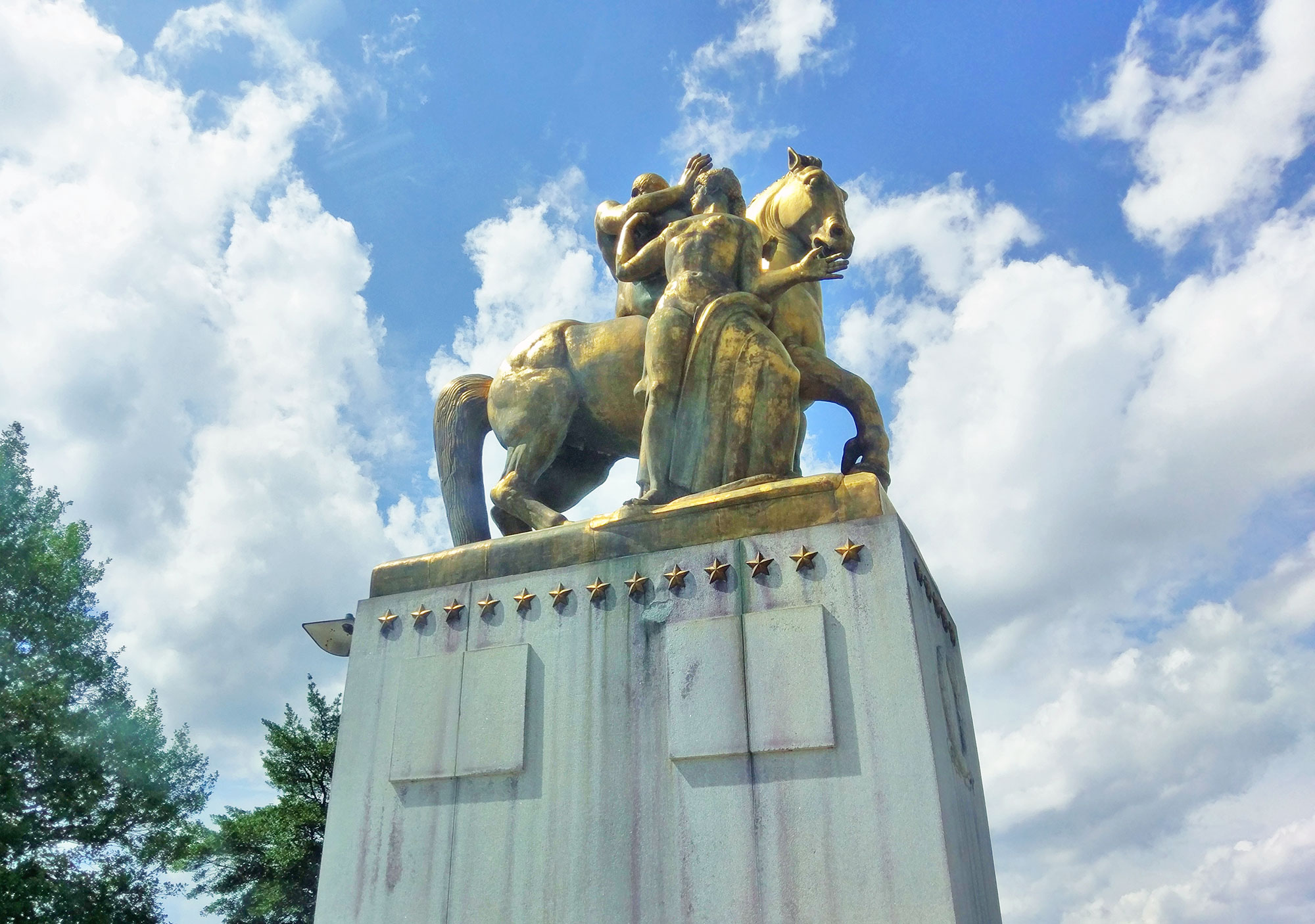 A statue near the Potomac River in Washington D.C.